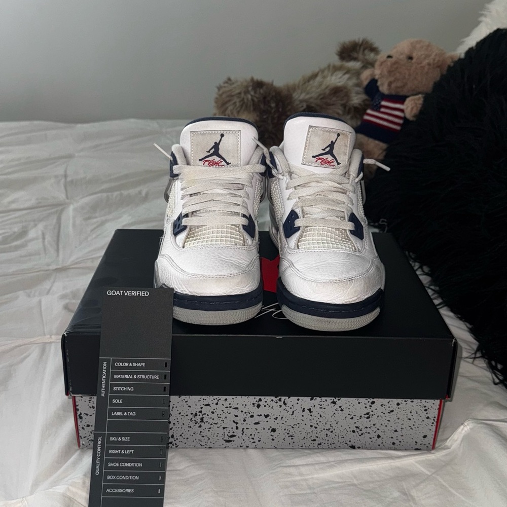 Size 6Y Midnight Navy Jordan 4 Retro